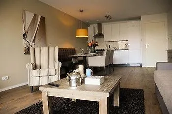 Отель Tweelwonen Kaagresort Warmond