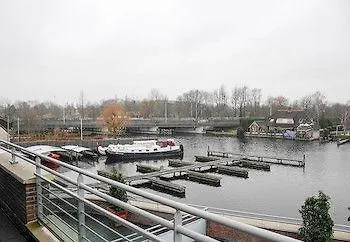 Отель Tweelwonen Kaagresort Warmond