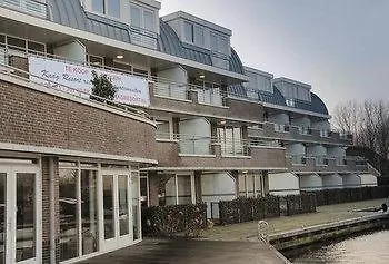 Tweelwonen Kaagresort Отель *